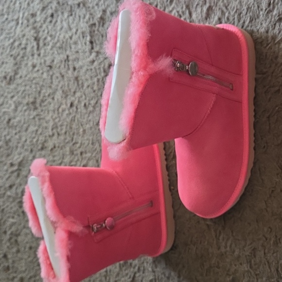 NIB Sz 8 Ugg Pink Short Boots - Picture 9 of 11